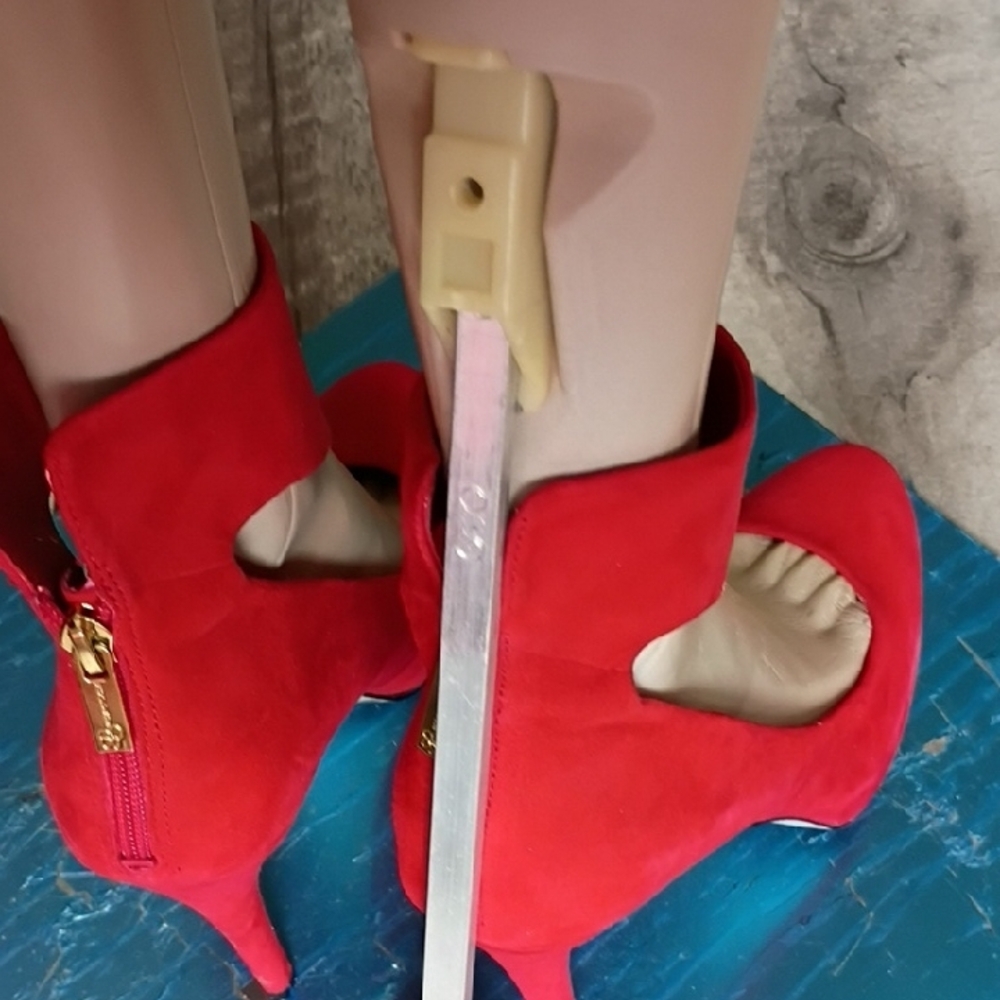 Jessica Simpson Vibrant Red Heels - Picture 2 of 6